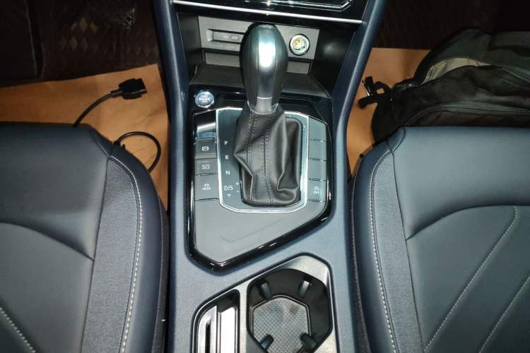 Used Volkswagen Tharu 2024 300TSI Two-Wheel-Drive Full Moon Edition Gear Lever