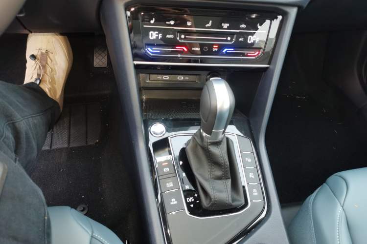 Used Volkswagen Tharu 2024 300TSI Two-Wheel-Drive Moon Luxury Edition Gear Lever