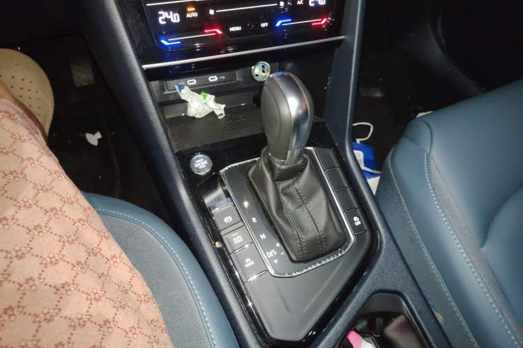 Used Volkswagen Tharu 2024 300TSI Two-Wheel-Drive Full Moon Edition Gear Lever