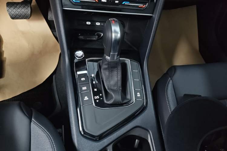 Used Volkswagen Tharu 2024 300TSI Two-Wheel-Drive Full Moon Edition Gear Lever