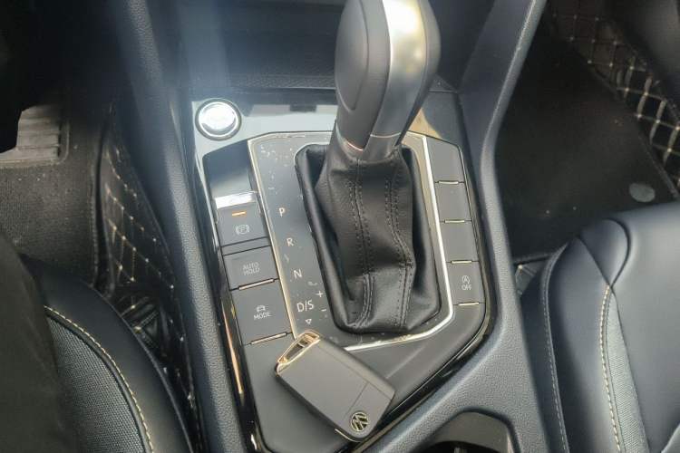 Used Volkswagen Tharu 2024 300TSI Two-Wheel-Drive Full Moon Edition Gear Lever