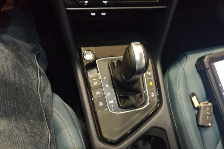 Used Volkswagen Tharu 2024 300TSI Two-Wheel-Drive Moon Luxury Edition Gear Lever