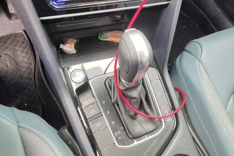 Used Volkswagen Tharu 2024 300TSI Two-Wheel-Drive Moonlight Edition Gear Lever
