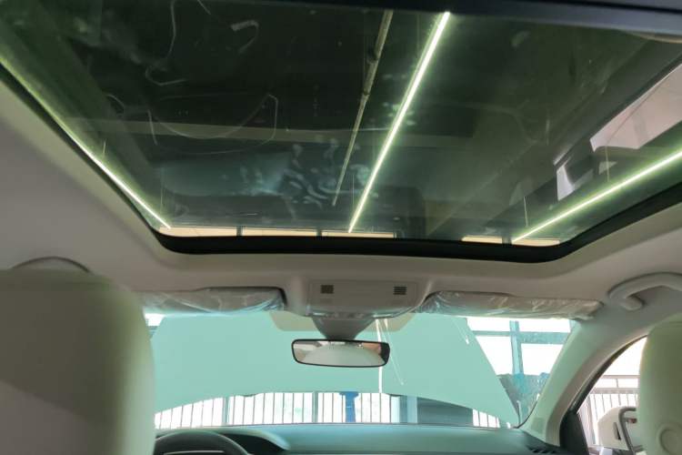 Used Volkswagen Tharu 2024 300TSI Two-Wheel-Drive Moonlight Edition Headliner