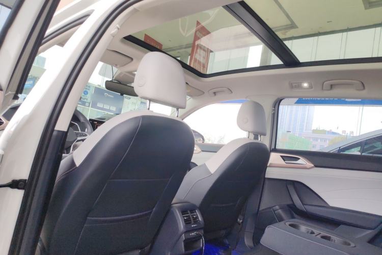 Used Volkswagen Tharu 2024 300TSI Two-Wheel-Drive Full Moon Edition Headliner