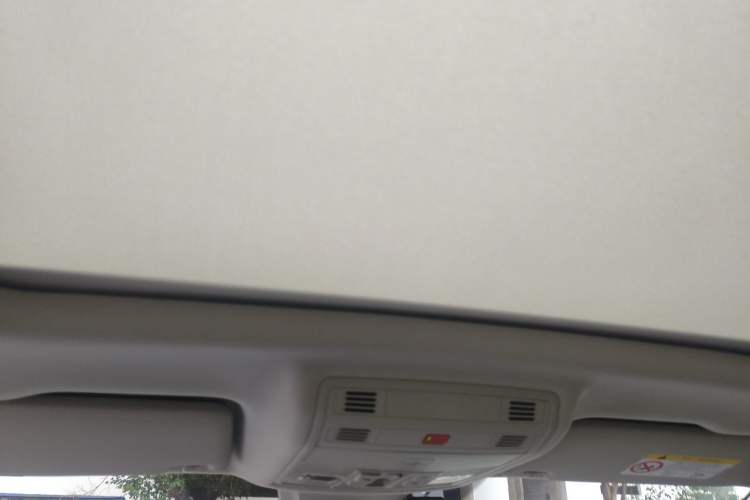 Used Volkswagen Tharu 2024 300TSI Two-Wheel-Drive Full Moon Edition Headliner