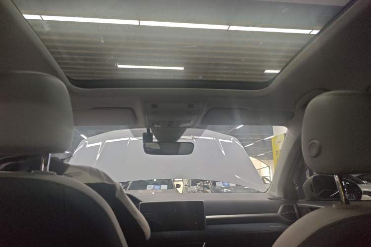 Used Volkswagen Tharu 2024 300TSI Two-Wheel-Drive Moonlight Edition Headliner
