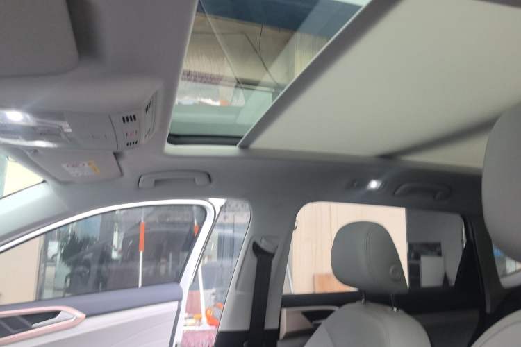 Used Volkswagen Tharu 2024 300TSI Two-Wheel-Drive Full Moon Edition Headliner