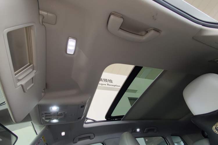 Used Volkswagen Tharu 2024 300TSI Two-Wheel-Drive Moonlight Edition Headliner