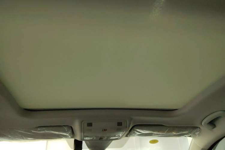 Used Volkswagen Tharu 2024 300TSI Two-Wheel-Drive Full Moon Edition Headliner