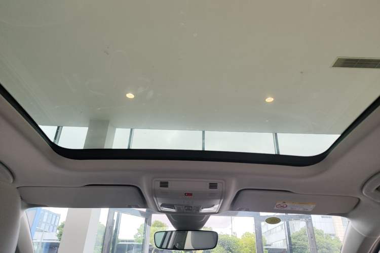 Used Volkswagen Tharu 2024 300TSI Two-Wheel-Drive Moon Luxury Edition Headliner