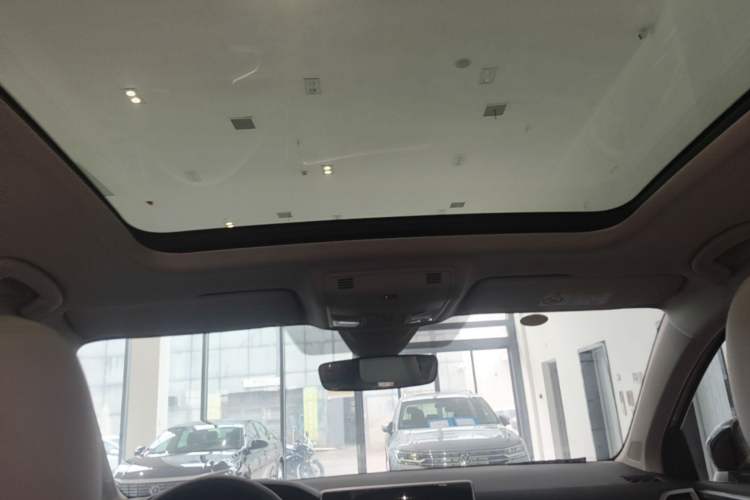Used Volkswagen Tharu 2024 300TSI Two-Wheel-Drive Moon Luxury Edition Headliner
