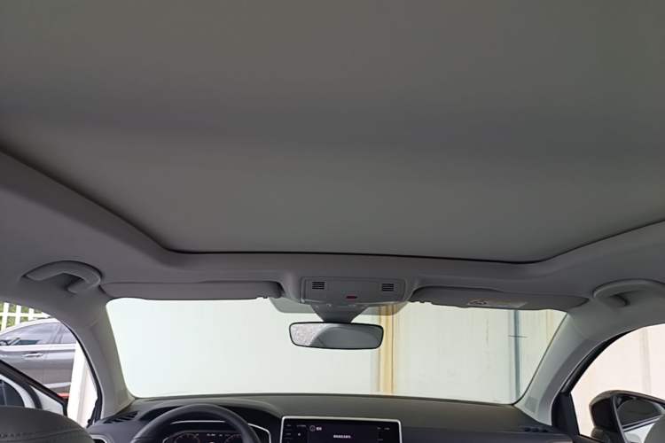Used Volkswagen Tharu 2024 300TSI Two-Wheel-Drive Moon Luxury Edition Headliner