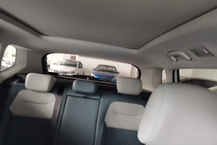 Used Volkswagen Tharu 2024 300TSI Two-Wheel-Drive Full Moon Edition Headliner