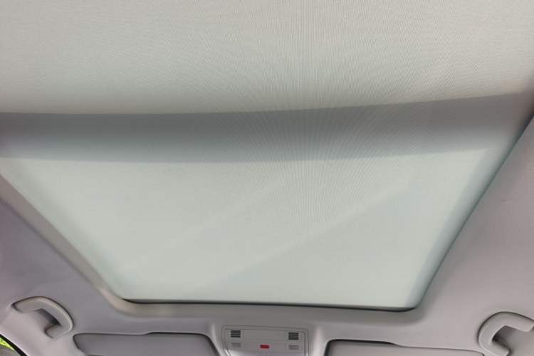 Used Volkswagen Tharu 2024 300TSI Two-Wheel-Drive Moon Luxury Edition Headliner