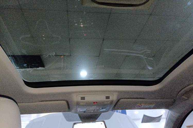 Used Volkswagen Tharu 2024 300TSI Two-Wheel-Drive Moon Luxury Edition Headliner