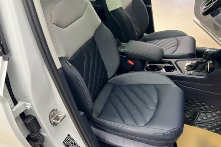 Used Volkswagen Tharu 2024 300TSI Two-Wheel-Drive Full Moon Edition Interior 10