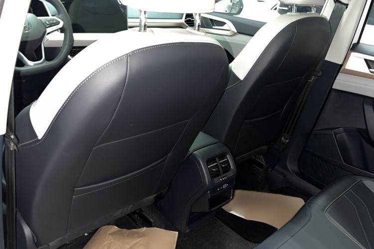 Used Volkswagen Tharu 2024 300TSI Two-Wheel-Drive Full Moon Edition Interior 11