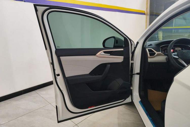 Used Volkswagen Tharu 2024 300TSI Two-Wheel-Drive Full Moon Edition Interior 12