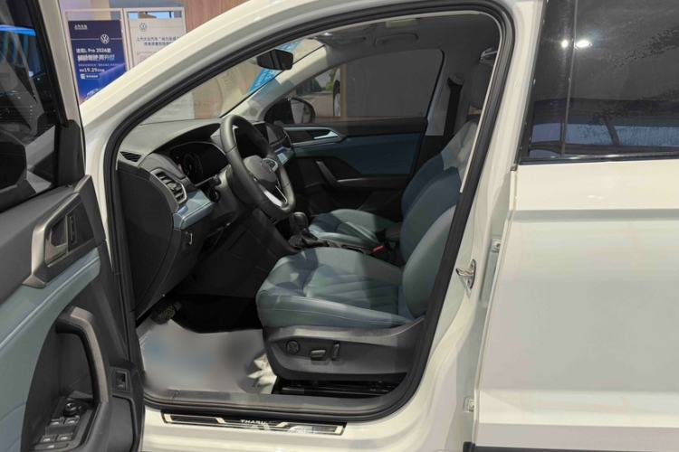 Used Volkswagen Tharu 2024 300TSI Two-Wheel-Drive Moon Luxury Edition Interior 2