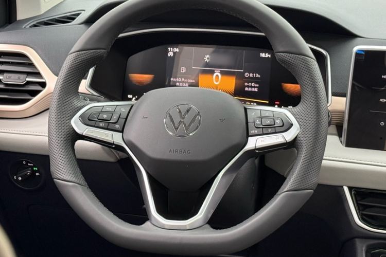 Used Volkswagen Tharu 2024 300TSI Two-Wheel-Drive Moonlight Edition Interior 2