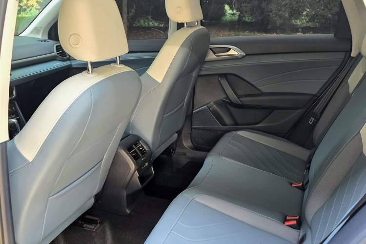 Used Volkswagen Tharu 2024 300TSI Two-Wheel-Drive Moonlight Edition Interior 2