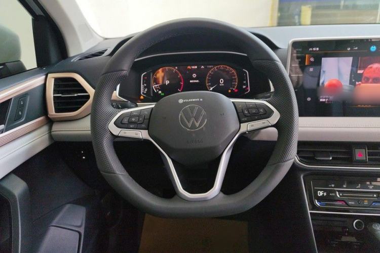 Used Volkswagen Tharu 2024 300TSI Two-Wheel-Drive Full Moon Edition Interior 2