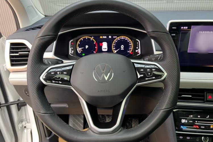 Used Volkswagen Tharu 2024 300TSI Two-Wheel-Drive Full Moon Edition Interior 2