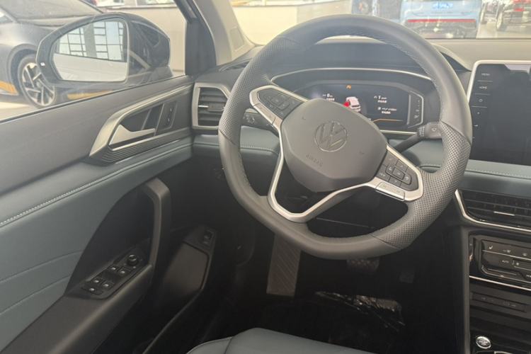 Used Volkswagen Tharu 2024 300TSI Two-Wheel-Drive Moon Luxury Edition Interior 3