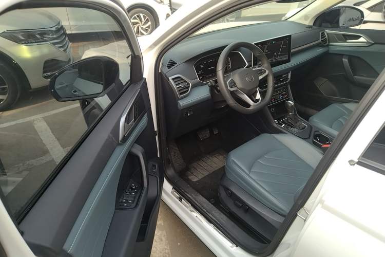 Used Volkswagen Tharu 2024 300TSI Two-Wheel-Drive Moon Luxury Edition Interior 3