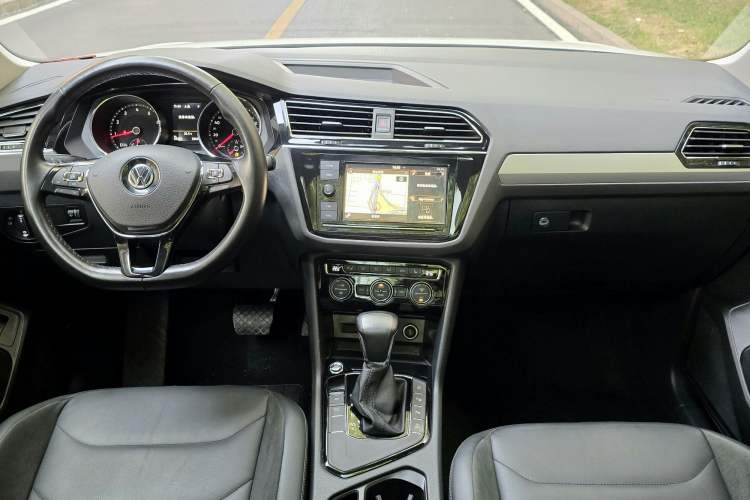 Used Volkswagen Tharu 2024 300TSI Two-Wheel-Drive Moonlight Edition Interior 3