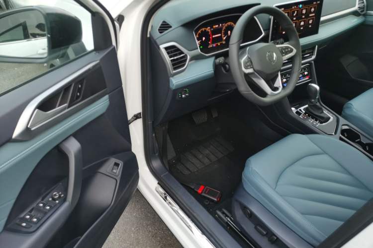 Used Volkswagen Tharu 2024 300TSI Two-Wheel-Drive Moon Luxury Edition Interior 3