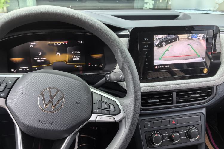Used Volkswagen Tharu 2024 300TSI Two-Wheel-Drive Crescent Edition Interior 3