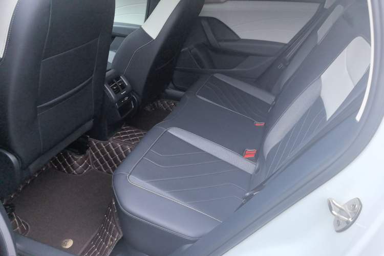 Used Volkswagen Tharu 2024 300TSI Two-Wheel-Drive Full Moon Edition Interior 4