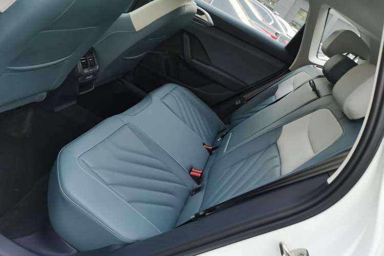 Used Volkswagen Tharu 2024 300TSI Two-Wheel-Drive Moon Luxury Edition Interior 4