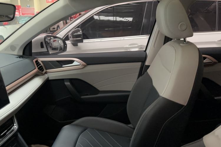 Used Volkswagen Tharu 2024 300TSI Two-Wheel-Drive Full Moon Edition Interior 5