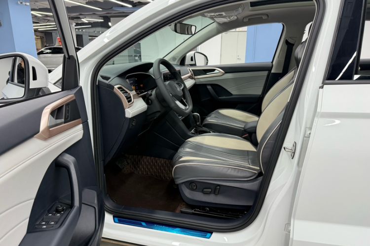 Used Volkswagen Tharu 2024 300TSI Two-Wheel-Drive Moonlight Edition Interior 7