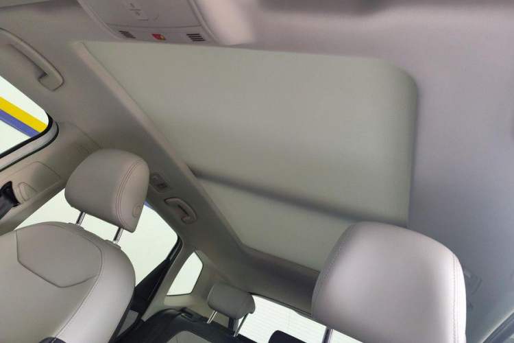Used Volkswagen Tharu 2024 300TSI Two-Wheel-Drive Full Moon Edition Interior 7