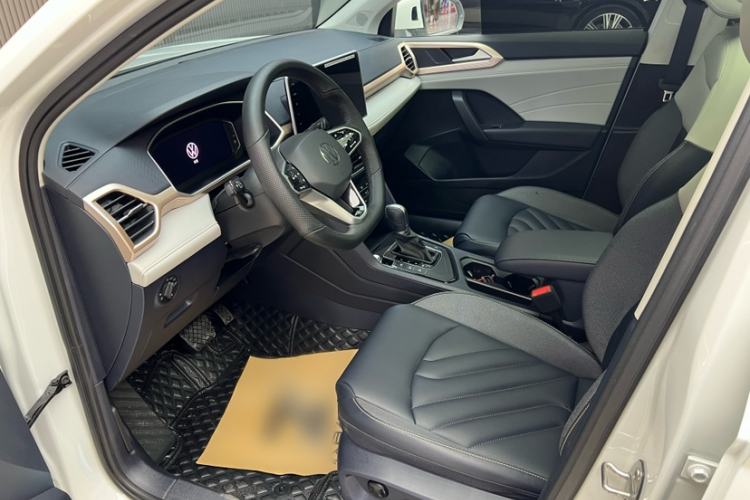 Used Volkswagen Tharu 2024 300TSI Two-Wheel-Drive Full Moon Edition Interior 7