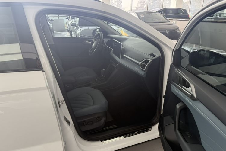 Used Volkswagen Tharu 2024 300TSI Two-Wheel-Drive Moon Luxury Edition Interior 8