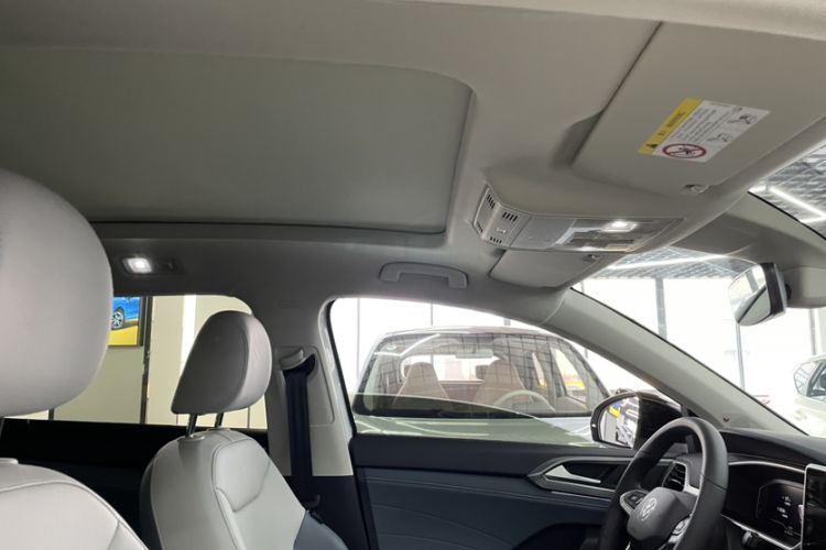 Used Volkswagen Tharu 2024 300TSI Two-Wheel-Drive Moon Luxury Edition Interior 8
