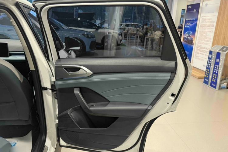 Used Volkswagen Tharu 2024 300TSI Two-Wheel-Drive Moon Luxury Edition Interior 9