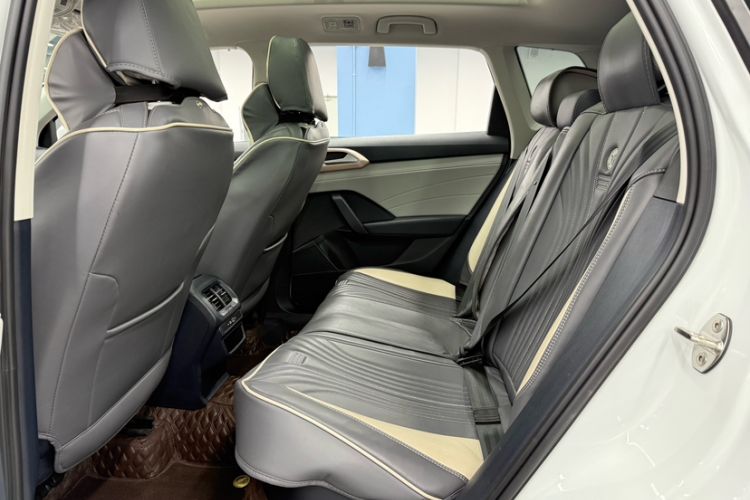 Used Volkswagen Tharu 2024 300TSI Two-Wheel-Drive Moonlight Edition Interior 9