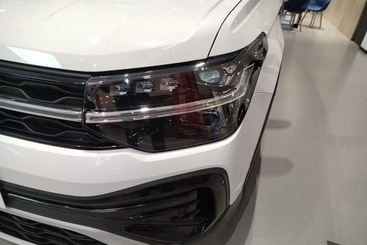 Used Volkswagen Tharu 2024 300TSI Two-Wheel-Drive Moon Luxury Edition Left Front Headlight