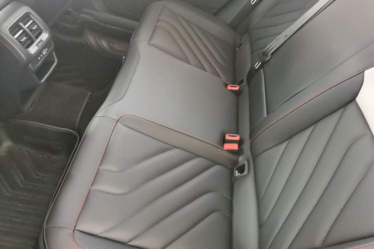 Used Volkswagen Tharu 2024 300TSI Two-Wheel-Drive Moon Luxury Edition Left Rear Seat