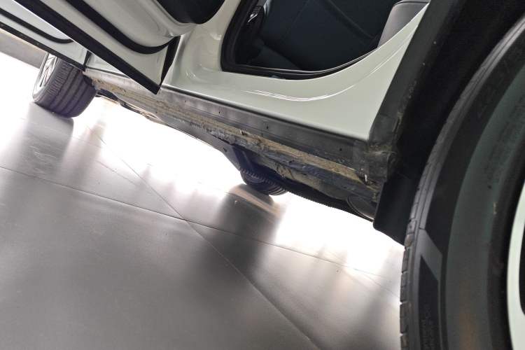 Used Volkswagen Tharu 2024 300TSI Two-Wheel-Drive Moon Luxury Edition Left Side Sill