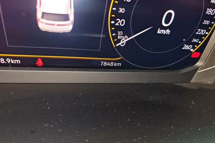 Used Volkswagen Tharu 2024 300TSI Two-Wheel-Drive Full Moon Edition Odometer Close Up