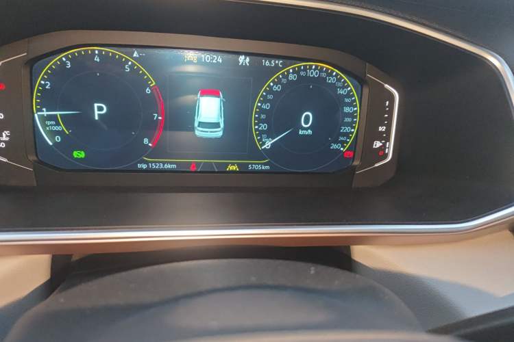 Used Volkswagen Tharu 2024 300TSI Two-Wheel-Drive Full Moon Edition Odometer Close Up
