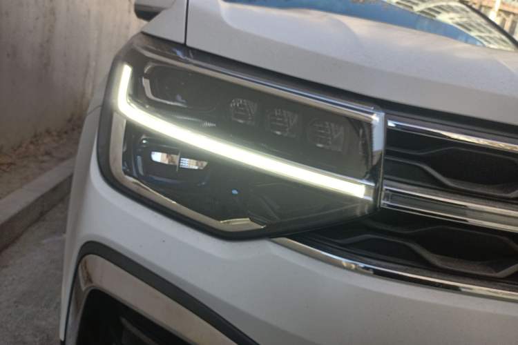 Used Volkswagen Tharu 2024 300TSI Two-Wheel-Drive Full Moon Edition Right Front Headlight