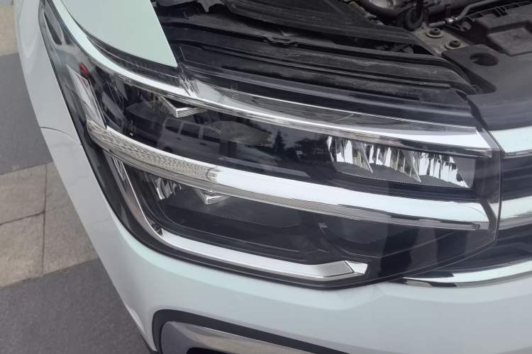 Used Volkswagen Tharu 2024 300TSI Two-Wheel-Drive Moonlight Edition Right Front Headlight